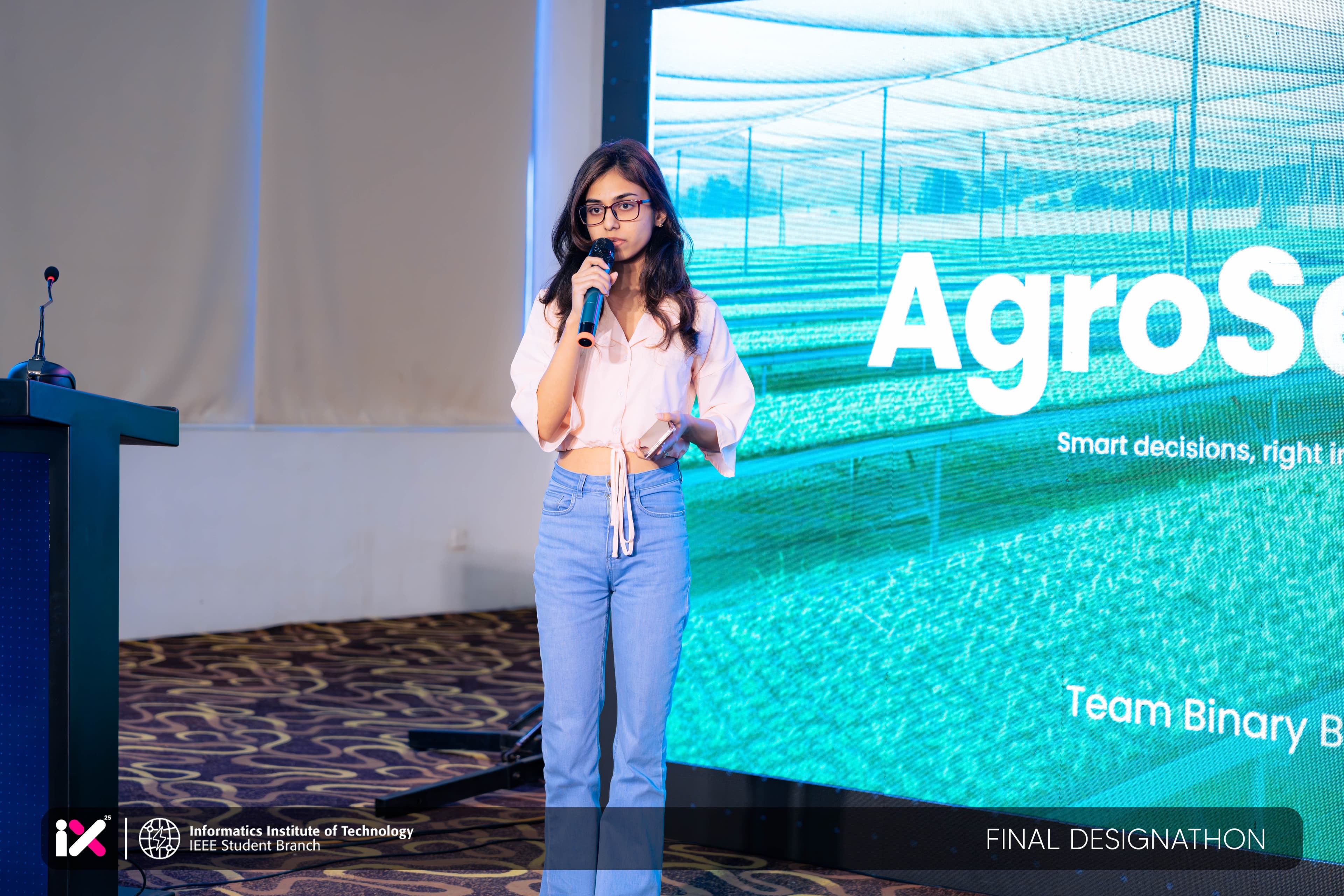 A participant pitching solo at the Final Designathon